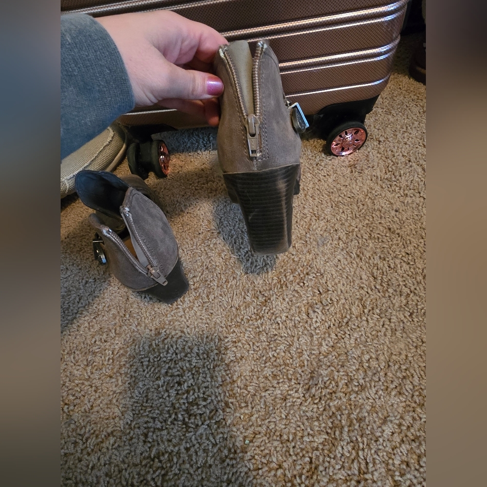 Shoes - Picture 4 of 4